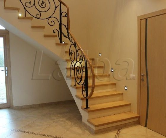 1.21.1Laiptai su posukiu ant placios betonines konstrukcijos