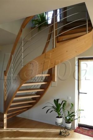 3.1.1.1 laiptai su lenkta medine sija is sono