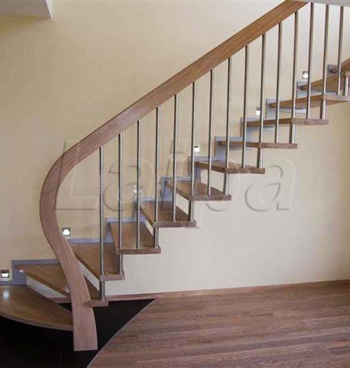 3.2.8 laiptai su lenktu atraminiu stulpu