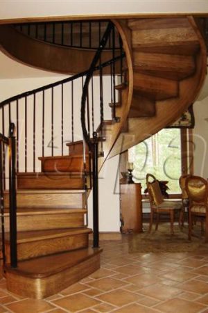 5.2.1.1 laiptai ant suktos medines konstrukcijos