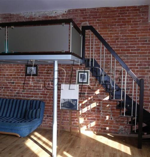 6.1.1 laiptai su nerudijancio plieno statramsciais