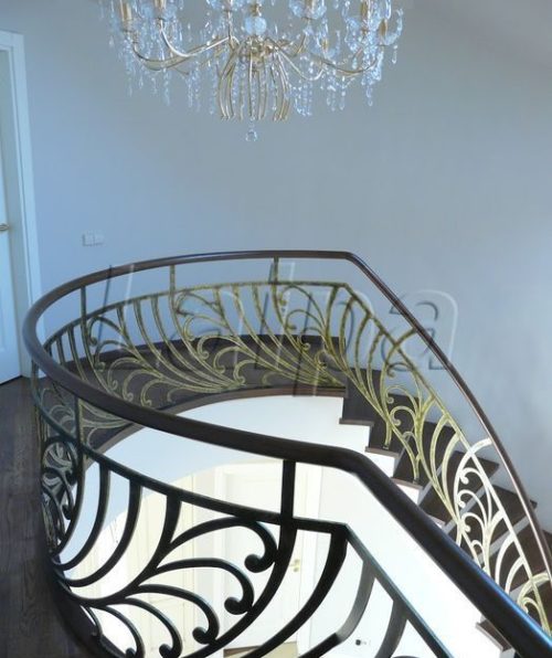 7.3 Laiptu tvorele is pjaustyto metalo naudojant dekupazo technika